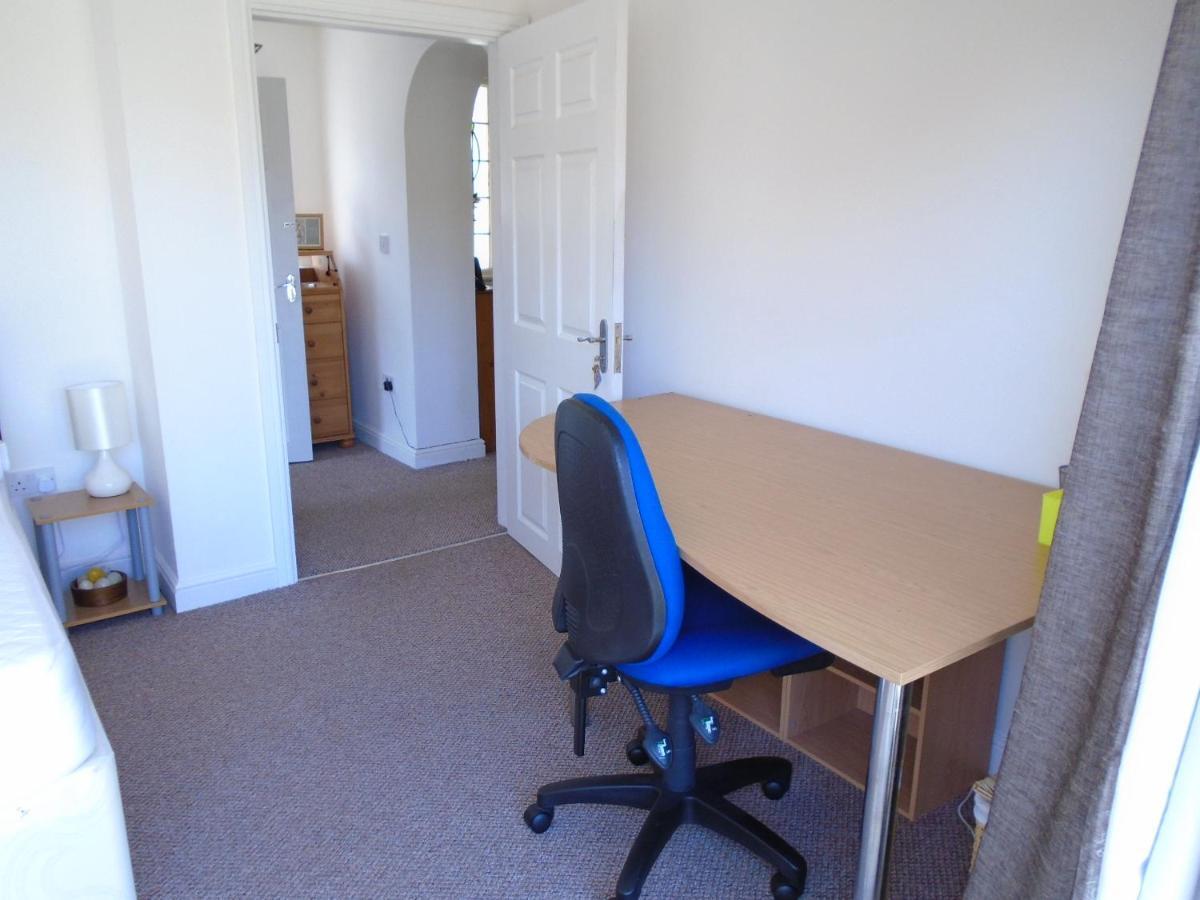 Tea In Liverpool - Private - Quiet - Ground Floor - En-Suite - Walk-In-Shower Exterior foto